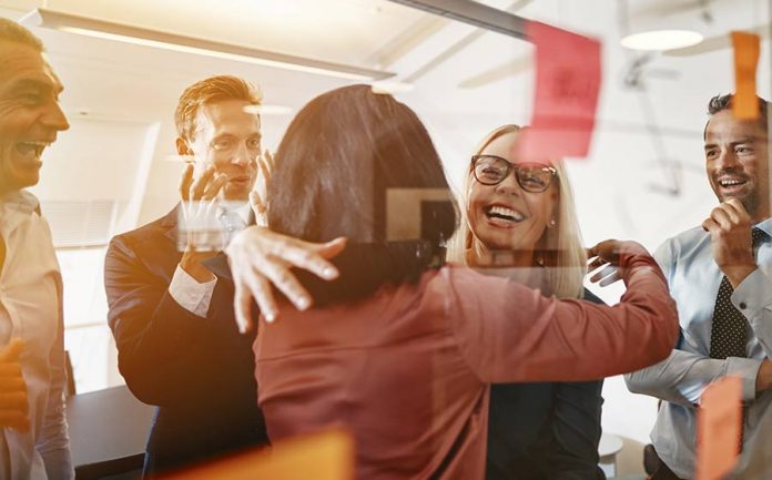 funcionarios-felizes-motivacao-no-trabalho