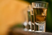 relação do álcool com demência