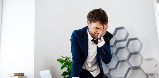 funcionario-com-sindrome-de-panico-na-empresa