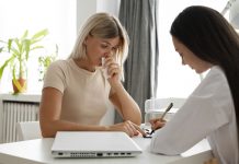 paciente recebendo diagnostico psiquiatrico