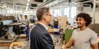 empresario-promovendo-seguranca-e-saude-no-trabalho