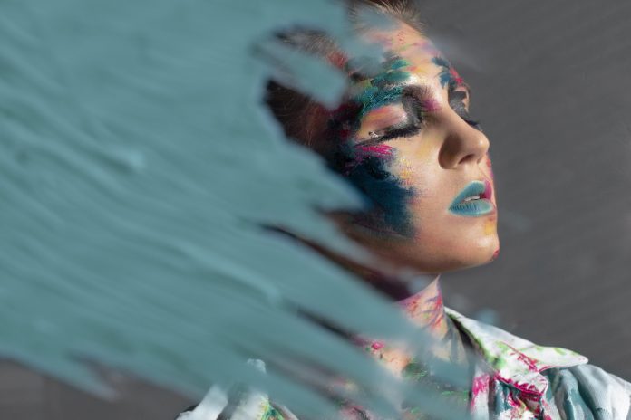 mulher-pintada-arte-e-saude-mental