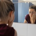 mulher com complexo de inferioridade